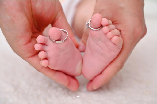 丹东宝宝脸上长黑点